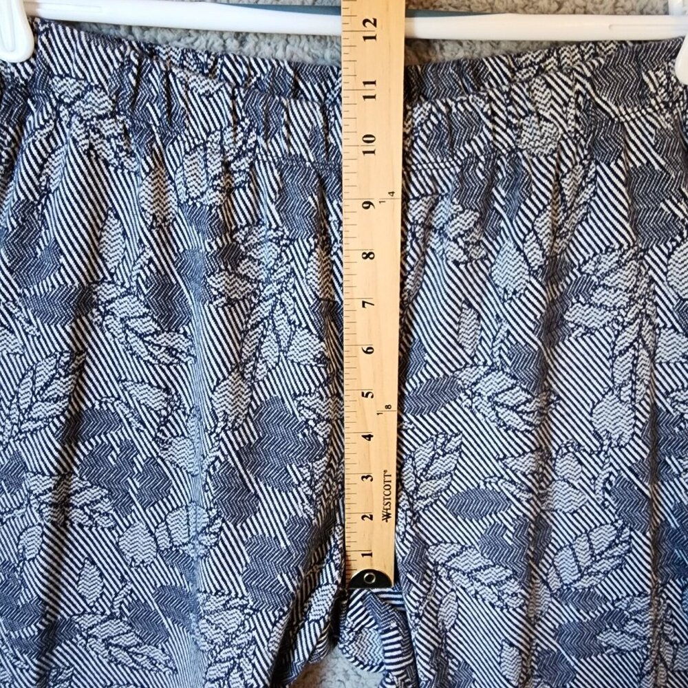 Lands End Elastic Waist Sport Knit Straight Leg Crop Capri Pants Blue Floral MP - Picture 3 of 14